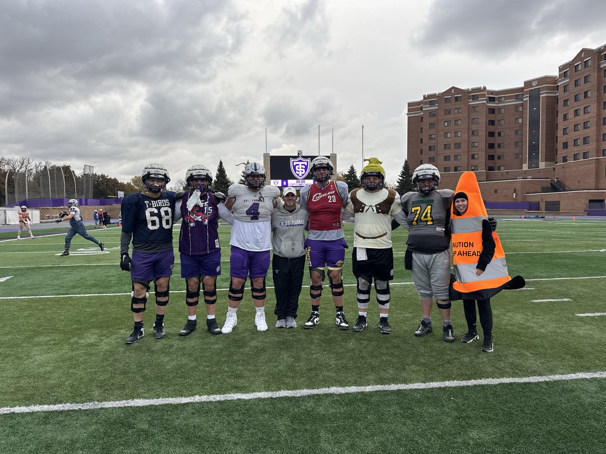 Coach_Caruso's tweet image. Nothing like #Halloween Practice 🎃⚪️⚫️

💟 #RitesOfAutumn • @UofStThomasMN 

🔥 #Passion26 • @UST_Football 😈