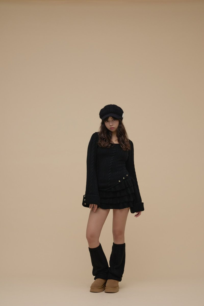 Leia frill set up color beige/black ¥19800-tax in トップス