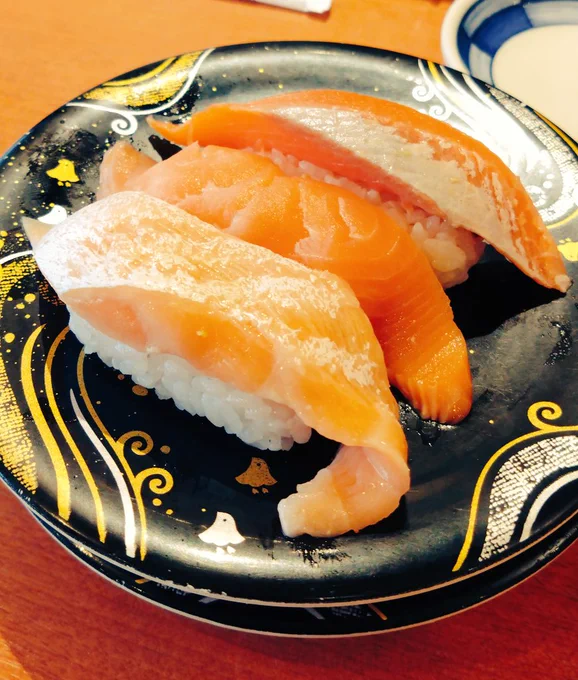 毎回朝に苫小牧港で食べてた海鮮丼屋の質がだだ下がりでテンション下がってしまったけど地元の回転寿司屋で食べたら値段も質も良く美味しくて大満足だった #北海道 #回転寿司