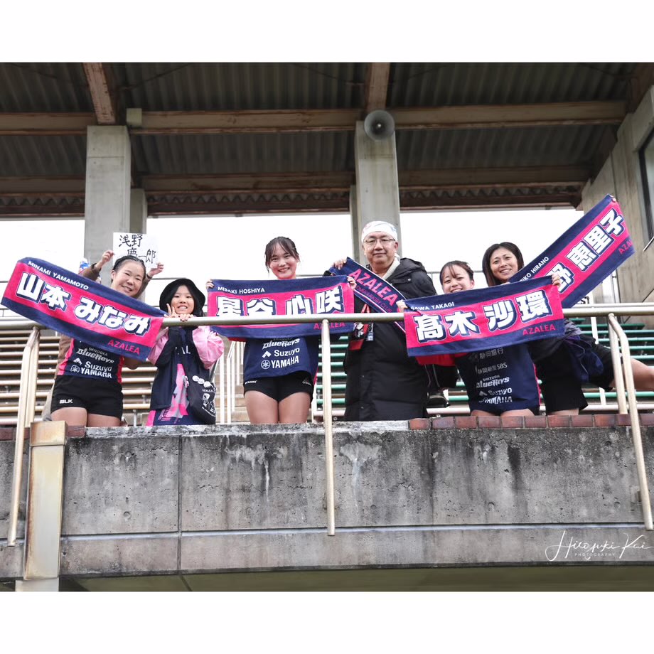 ClubAzalea's tweet image. 【 選手名タオル絶賛発売中 】
 
受注販売は11/4(火)まで！お早めに✨️

＜受注販売＞
◎2025 全17選手「#選手名タオル 」🌺
　￥2,300(税込)　※サポクラ会員割引はございません
 
期間：11/4(火)まで
発送：11/17(月)～
購入方法：下記リンクから⬇️
azaleaonlineshop.stores.jp/items/68f716f7…

#アザレア・セブン