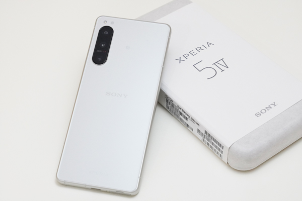 【最終値下げ】SONY スマートフォン ホワイト トリプルカメラ 最終値下げ】SONY スマートフォン ホワイト トリプルカメラ