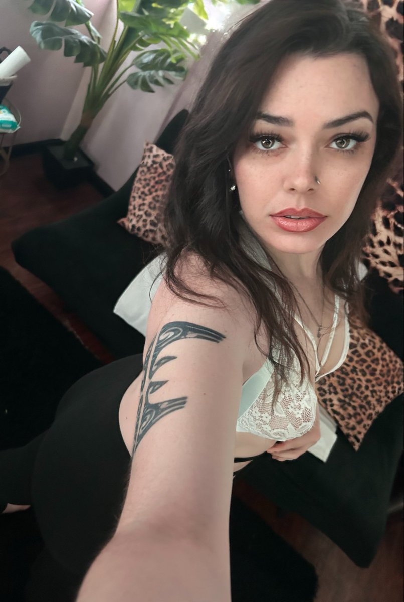 Available all night ! 5226 se foster rd #Portland 
Or dm me for a FaceTime show!