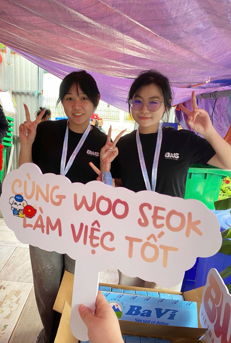 bwsvietnamunion's tweet photo. 📮#Happy_WooSeok_Day | Charity event for Woo Seok

배우 변우석의 생일을 기념하여 베트남 통통이들은 베트남 하노이에 위치한 국립 혈액학 및 수혈 연구소에서 치료를 받고 있는 환자들과 그 가족들에게 나누어 줄 고기,밥과 국으로 구성된 350인분의 식사를 준비했습니다. 이 모든 활동은 배우 변우석과 ��체통의 이름으로 진행되었습니다!💙

To celebrate Woo Seok’s 34th birthday, we joined hands with him to do good deeds by personally cooking 350 meal sets—including rice, meat soup, and milk—for patients and their families at the National Institute of Hematology and Blood Transfusion in Vietnam. This small gesture was made in Woo Seok’s name, with our heartfelt wish that he will always be surrounded by love and happiness💙

#진인짜_비밀인데_오늘_우석이_생일이야 
#오늘_변우석_생일이안 
#HAPPY_WOOSEOK_DAY #bwsvietnamunion