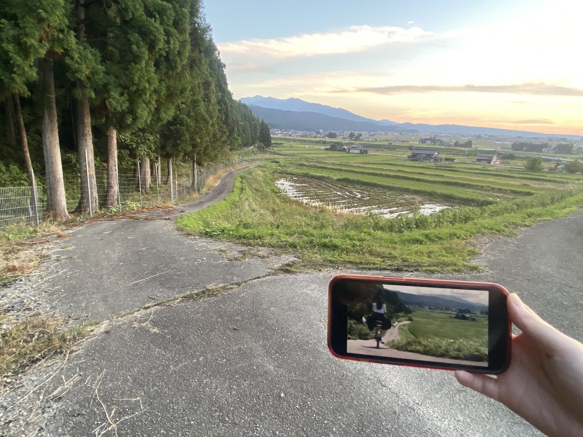 setouchipro's tweet image. 石川県からの富山へ

ヒルコ妖怪ハンターのロケ地巡礼
月島チャリ🚲のあの坂道

忠霊塔のそばにヒルコの粘液みたいな物質が🫢
なにこれ？
スターゼリー⁉️