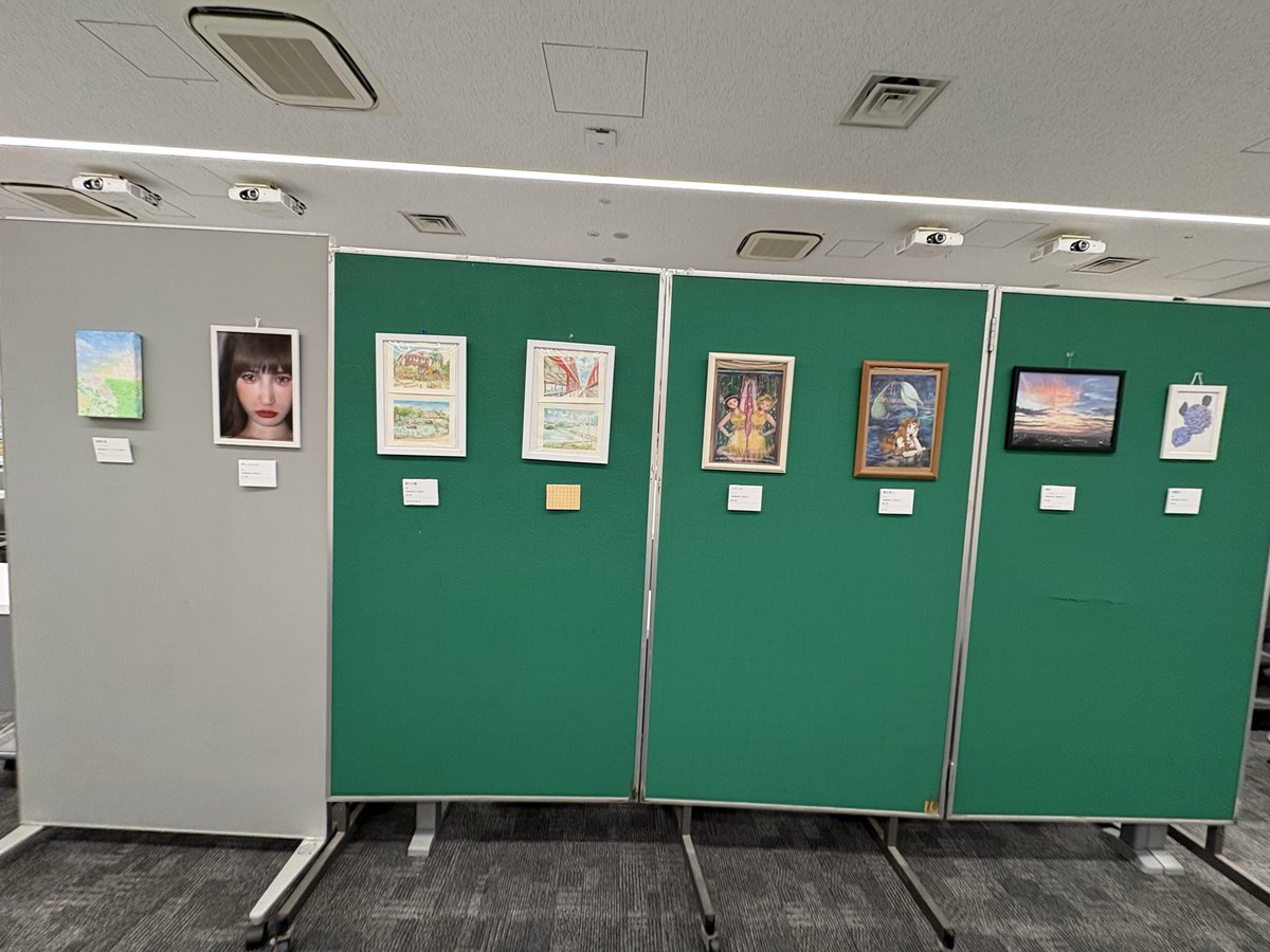 IchibiHosei's tweet photo. I部美術研究会です！
本日から4日間、学祭期間中に富士見ゲート502教室にて展示とポストカード販売を行っています✨
是非お越しください♪ https://t.co/zAgsU5unFy