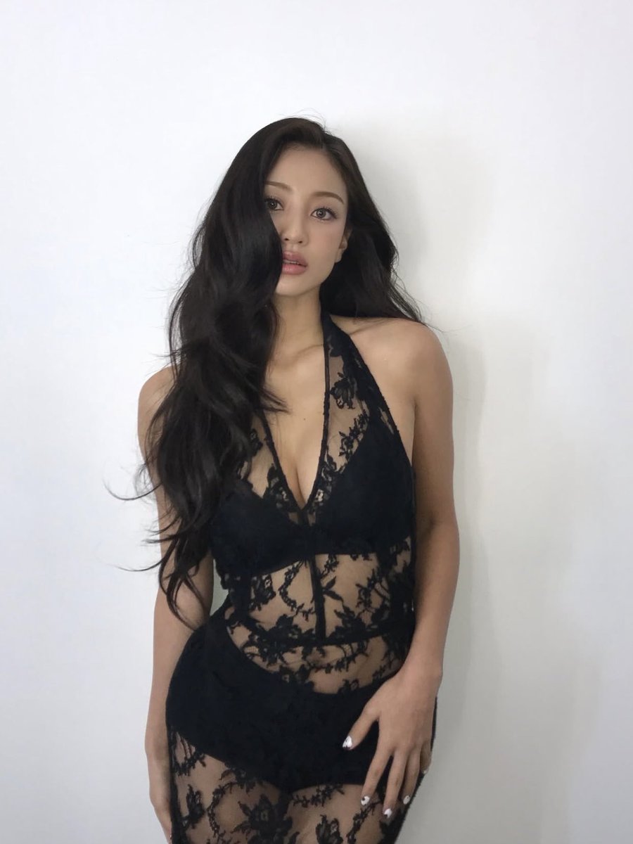 1001nayeon's tweet image. they should date