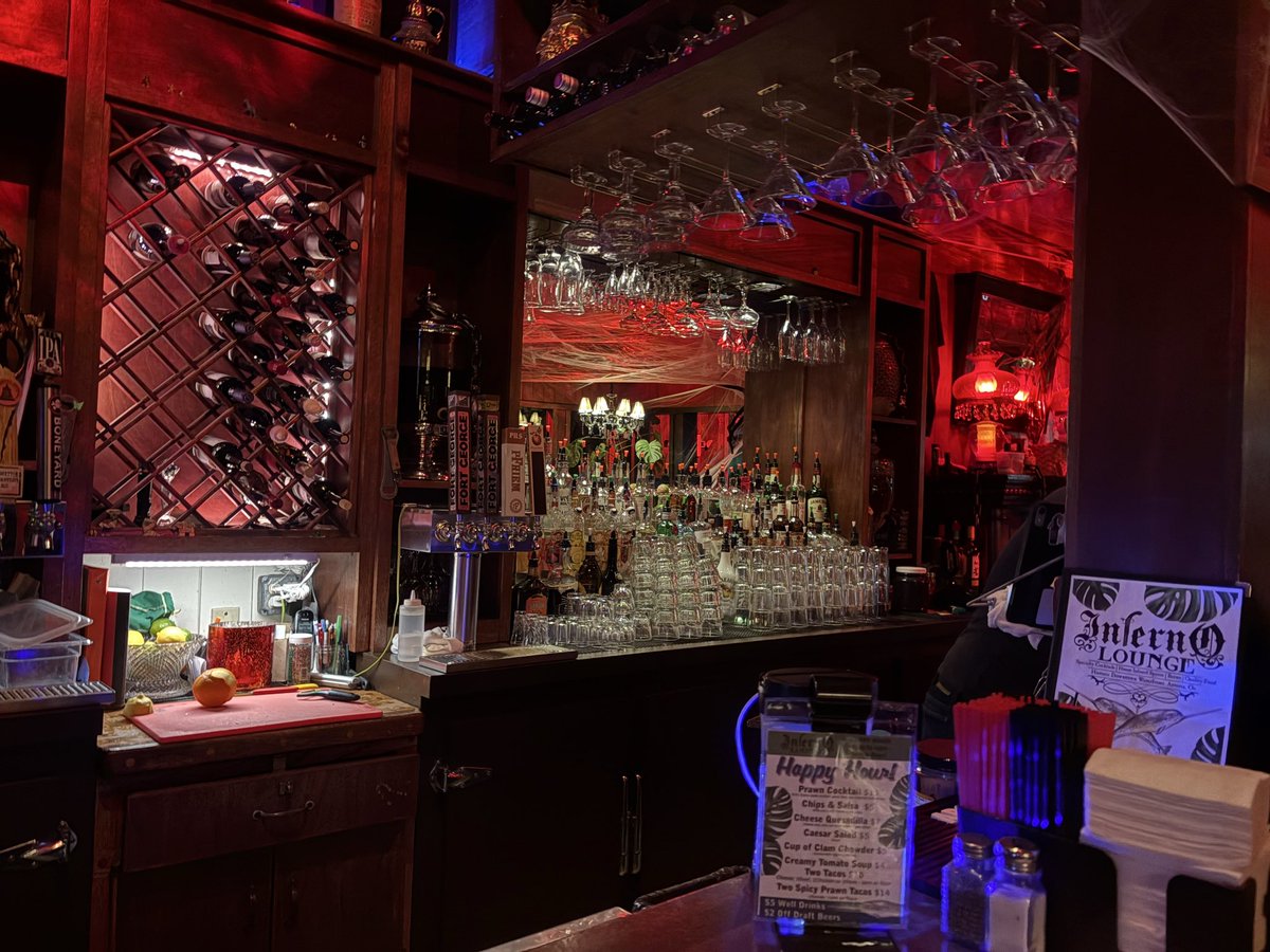 C_Ferguson42's tweet photo. Inferior lounge! https://t.co/szZYyF9UNK