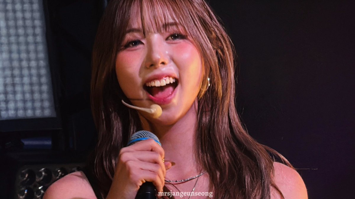mrsjangeunseong's tweet photo. Our sunshine 

#PURPLE_KISS #PURPLE_KISS_2025_TOUR
#A_Violet_to_Remember #DETROITinVIOLET
#이레 #IREH https://t.co/0FVvqAuXzx