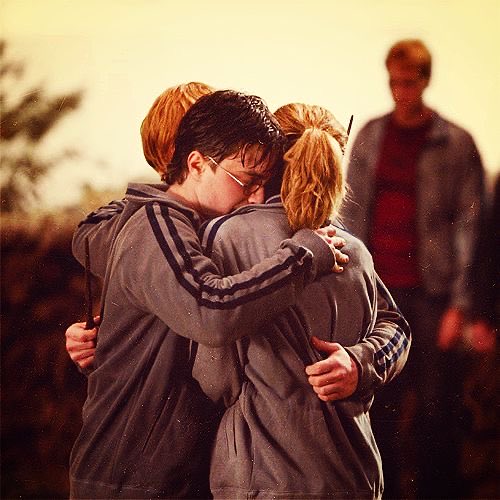 해리에게 할로윈은
모든 걸 잃어버린 날이자
모든 걸 얻은 날이라는게… ㅅㅂ