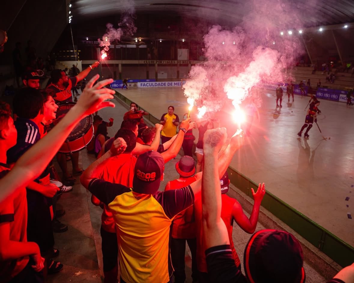 Hoje (31/10) a equipe do #HoqueiSport enfrenta o Inter de Santos pela semi final do Campeonato Brasileiro de Hóquei. O jogo será às 20:30 no Clube Português. Torcida convocada! 

Pelo Sport Tudo!