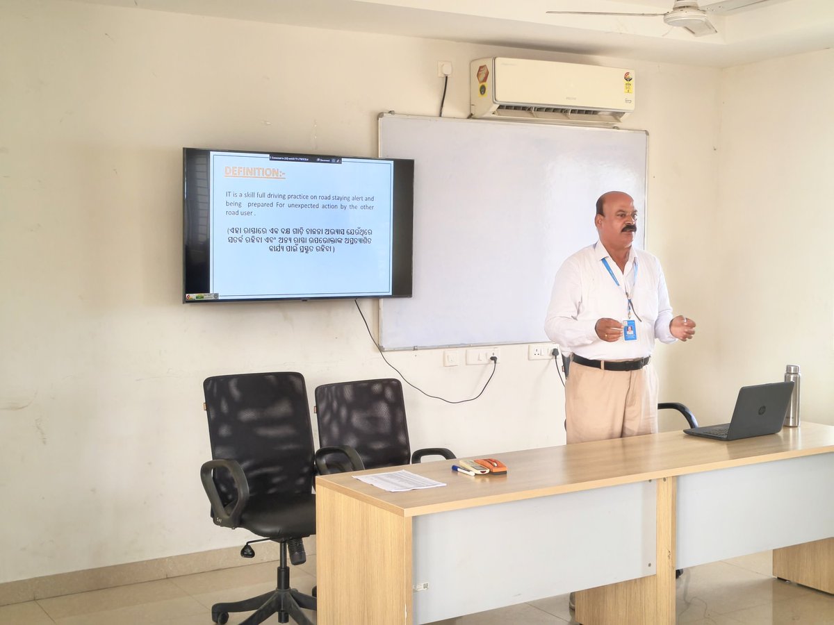 CRUT_BBSR's tweet image. Captains of #AmaBus underwent Defensive Driving Training at Patrapada Depot; sharpening their skills in speed control, lane discipline &amp;amp; safe driving practices.

At CRUT, we’re dedicated to continuous learning to keep every ride safe &amp;amp; comfortable for commuters.

#TheWayWeMove