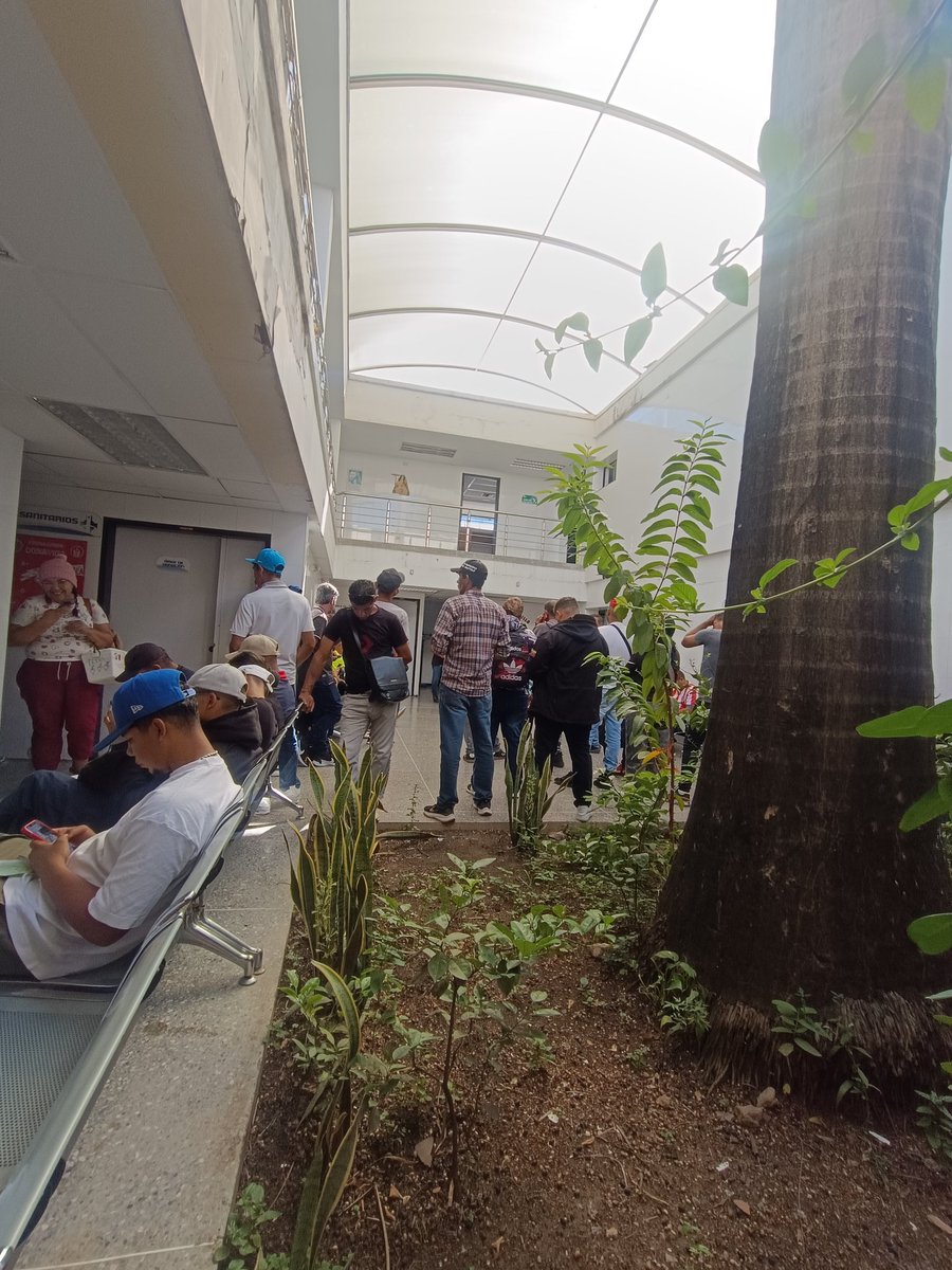 Today I donated blood to a neighbor who has a stomach tumor and needs emergency surgery.The public system isn't very helpful because of the cumbersome process. However, we choose life, and I went to do my part. I also hope to get support for my mom surgery
read.cash/@ramonoropeza/…