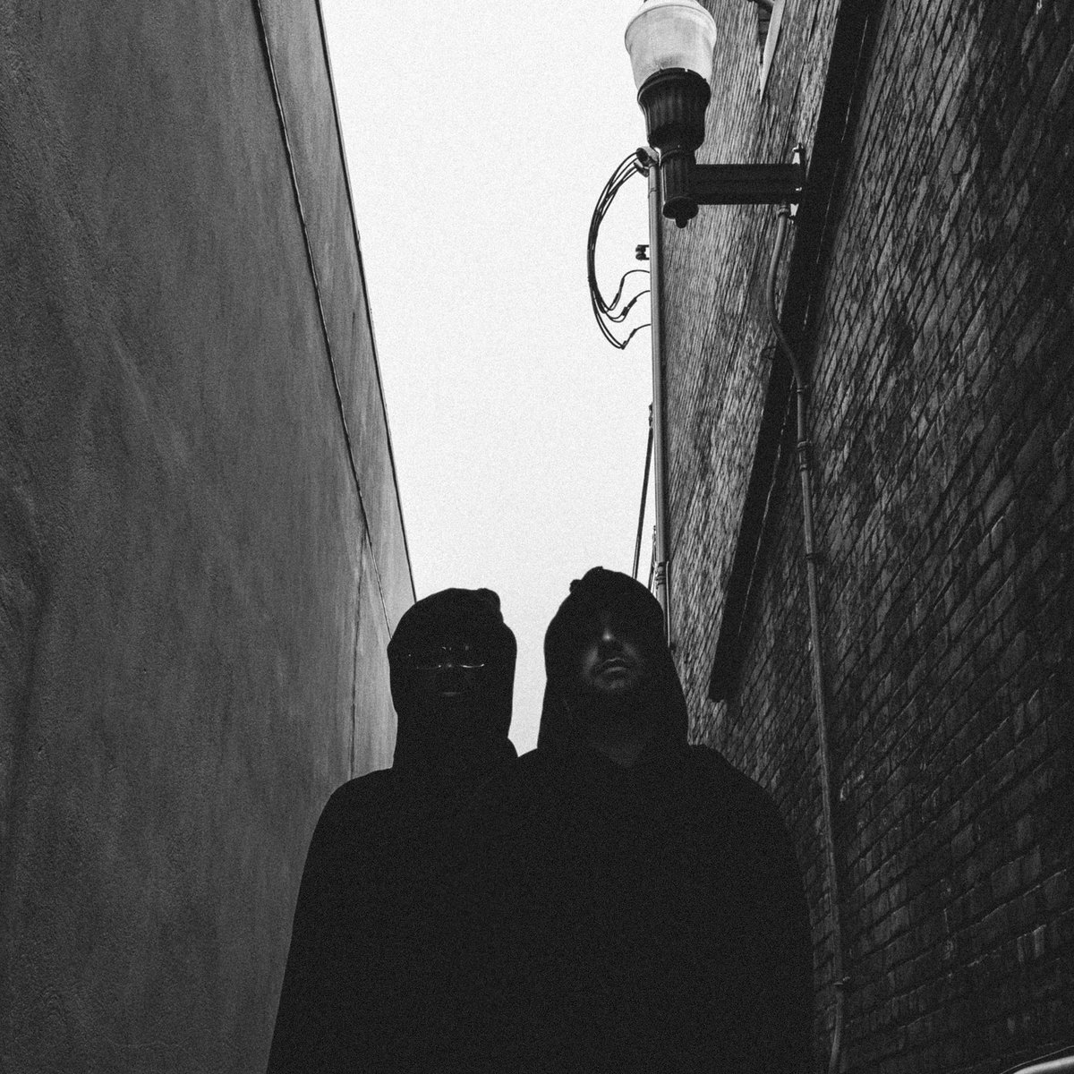 TheDoppelgangaz's tweet image. BET ON BLACK CLOAK is available everywhere mami!

LIMITED RUN OF 100 VINYL

Get the vinyl now @ TheDoppelgangaz.com &amp;amp; Bandcamp.

Written, produced, recorded, mixed, mastered, photographed, video directed &amp;amp; edited by The Doppelgangaz