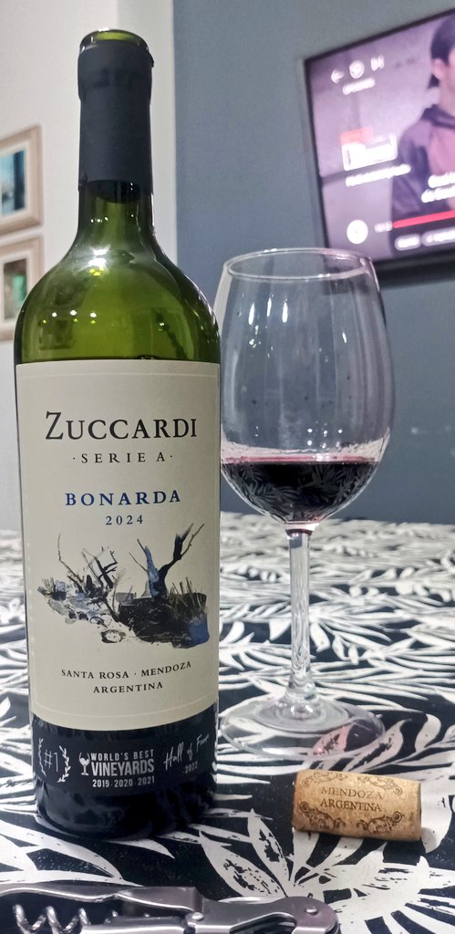 Intenso en boca, suave al paladar, indiscutiblemente placentero e ideal para asados con amigos.
Zuccardi, siempre <a href="/ZuccardiWines/">Zuccardi ValleDeUco</a>