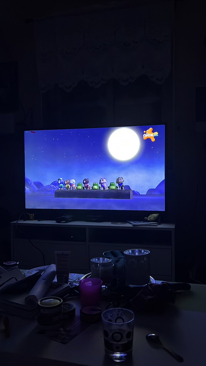 dasimaster's tweet image. Sonsonen tyckte att kl04:50 var en bra tid att kliva upp - farfar håller inte riktigt med.😂