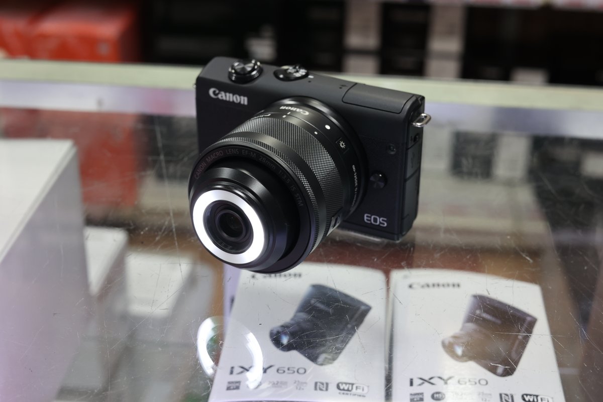 akibaoo_camera's tweet image. レンズの先端のLEDが光る！テーブルフォトや花の写真等、美しく光が演出できるカワイイレンズ、質感もGOOD!
#canoneosm #compactcamera