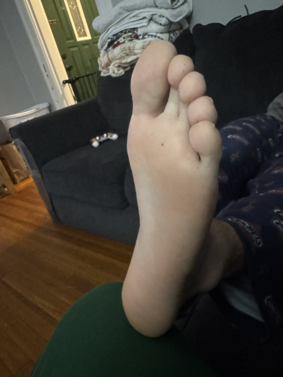 MasterJayTwo's tweet photo. New guy in town, here for the long run. Just in time for a cash Friday. Will post cashapp/Venmo payment options later. Dm for more π₯π₯π #malefeet #soles #sendaway https://t.co/52erkNke8P