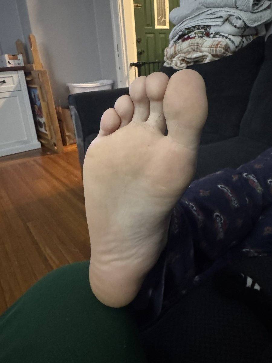 MasterJayTwo's tweet photo. New guy in town, here for the long run. Just in time for a cash Friday. Will post cashapp/Venmo payment options later. Dm for more π₯π₯π #malefeet #soles #sendaway https://t.co/52erkNke8P