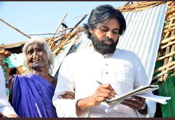 JSPSriram's tweet image. తుఫాన్ బాధితులకు అండగా @PawanKalyan గారు. సమయం ఏదైనా, బాధితుల పక్షాన నిలబడి నేనున్నాను అనే భరోసా నింపే నాయకుడు

#CycloneMontha