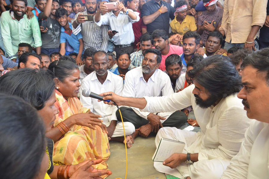 JSPSriram's tweet image. తుఫాన్ బాధితులకు అండగా @PawanKalyan గారు. సమయం ఏదైనా, బాధితుల పక్షాన నిలబడి నేనున్నాను అనే భరోసా నింపే నాయకుడు

#CycloneMontha