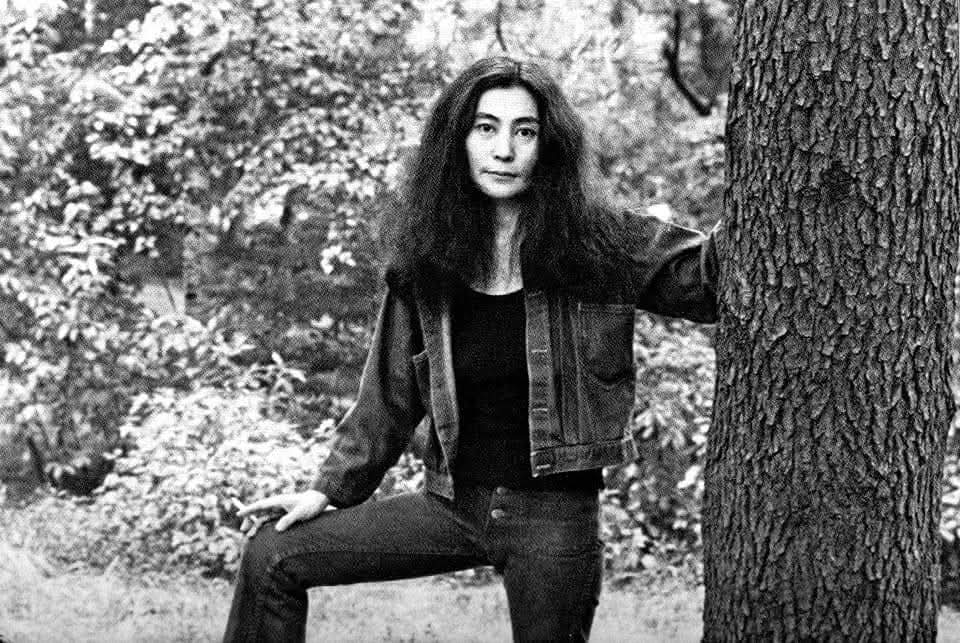 archiveyokoono's tweet image. Yoko Ono in Central Park in NYC.