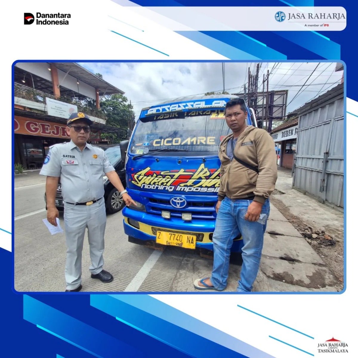 Threesandy's tweet image. Jasa Raharja Tasikmalaya Bersama Stakeholders Gelar Operasi Gabungan Pemeriksaan Pajak Kendaraan di Perempatan Muktamar Singaparna