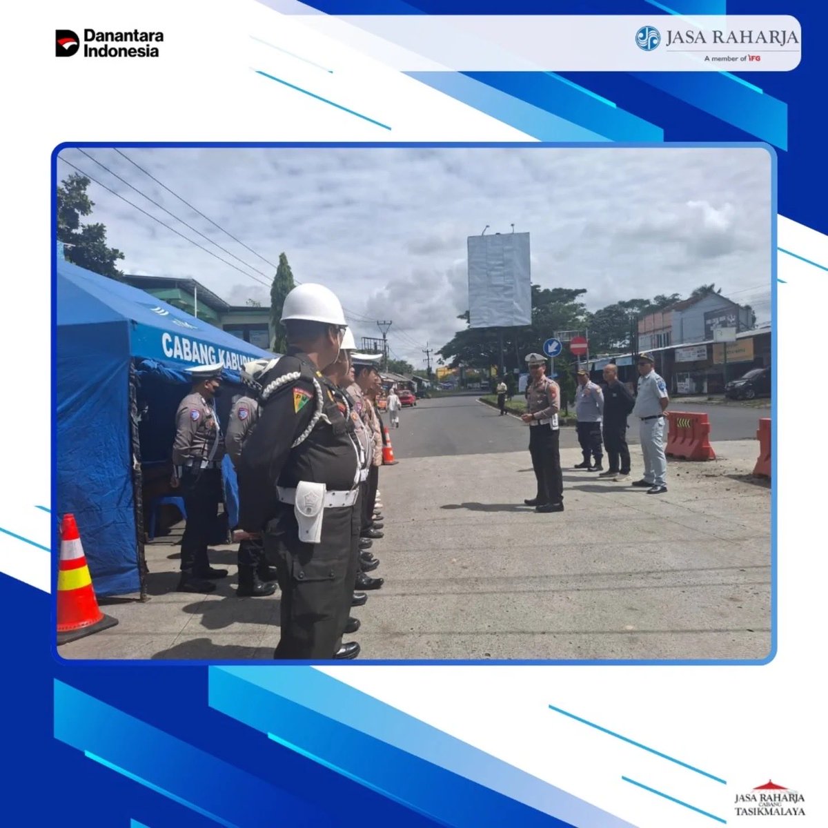 Threesandy's tweet image. Jasa Raharja Tasikmalaya Bersama Stakeholders Gelar Operasi Gabungan Pemeriksaan Pajak Kendaraan di Perempatan Muktamar Singaparna