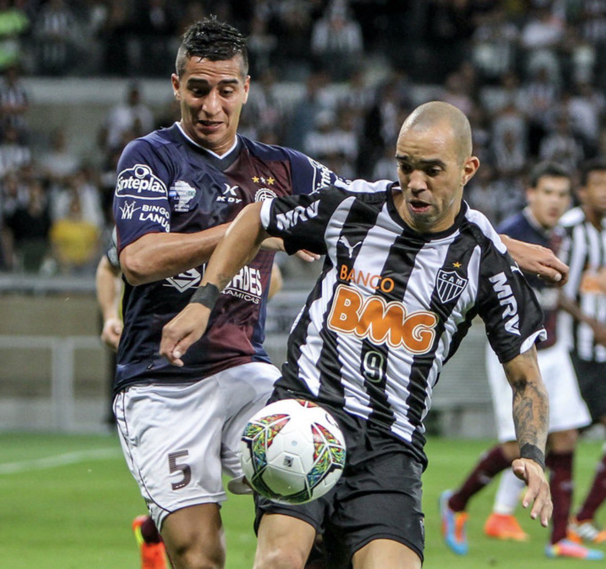 SACDOGAL0's tweet image. TEREMOS GALO X LANUS NA FINAL DA SULA! 🐓

📸 Bruno Cantini