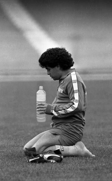 Maradona Pics Bot (@maradona_pics) on Twitter photo 