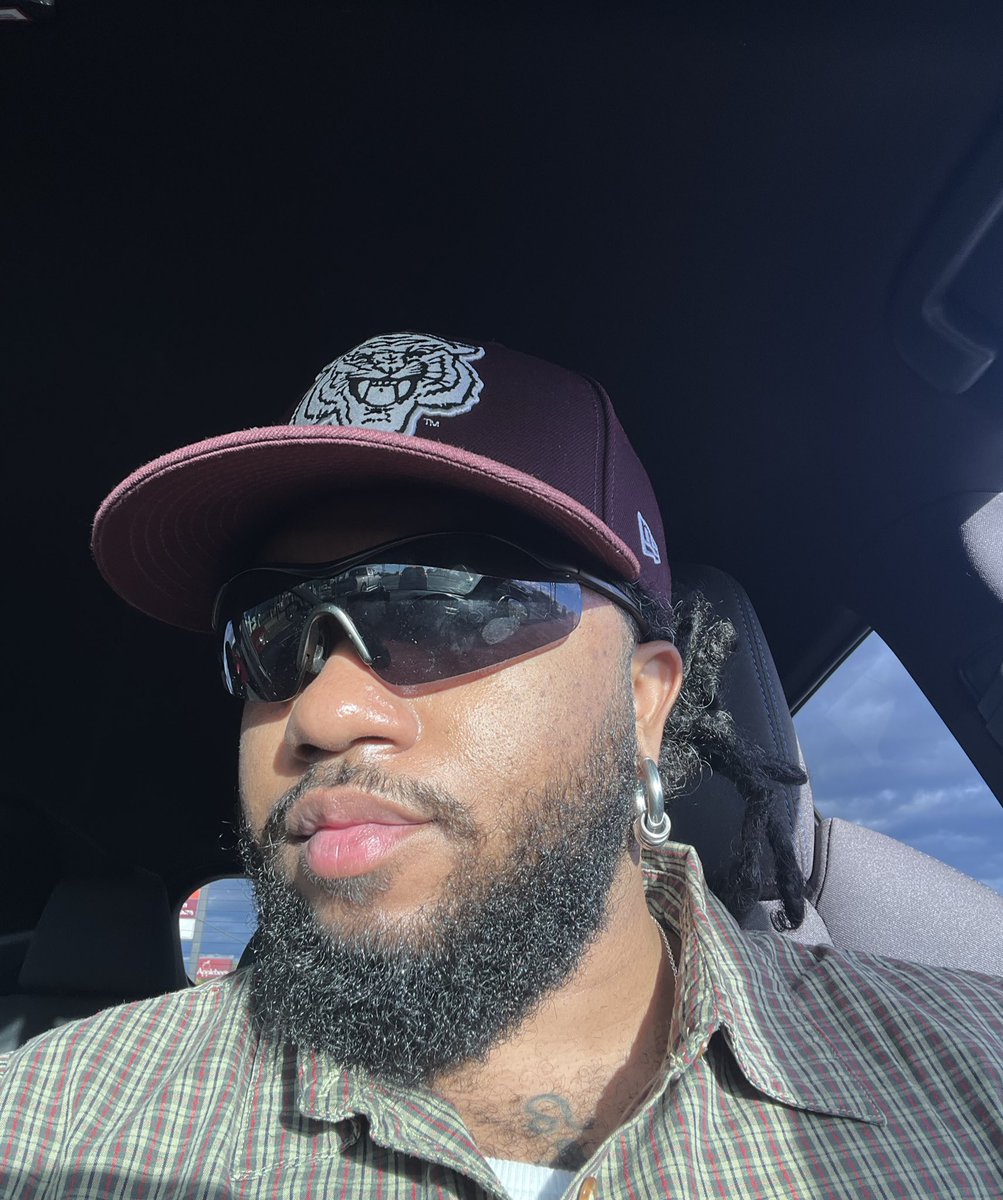 mykel ୧(๑•̀ᗝ•́)૭ 🏳️‍⚧️ tweet media