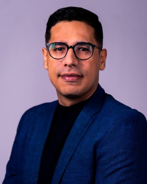 #30Oct #Detenciones #AlertaSNTP 
El periodista de sucesos Joan Camargo fue secuestrado esta mañana en Cotiza por sujetos sin identificar vestidos de negro. Fue interceptado mientras iba en su moto y obligado a subir a un vehículo rojo. Hasta ahora se desconoce su paradero. -