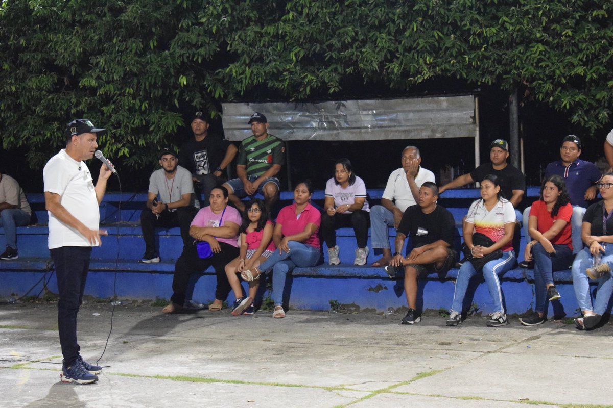 🚧En el Parque Garces Parra, desarrollamos socialización de inicio de obras de mejoramiento y adecuación de nuestro Centro Recreacional Los Manatíes, #EstamosTrabajando en la transformación de Sabana de Torres☝🏻¡Lo hacemos con el pueblo, lo hacemos por el deporte!✅