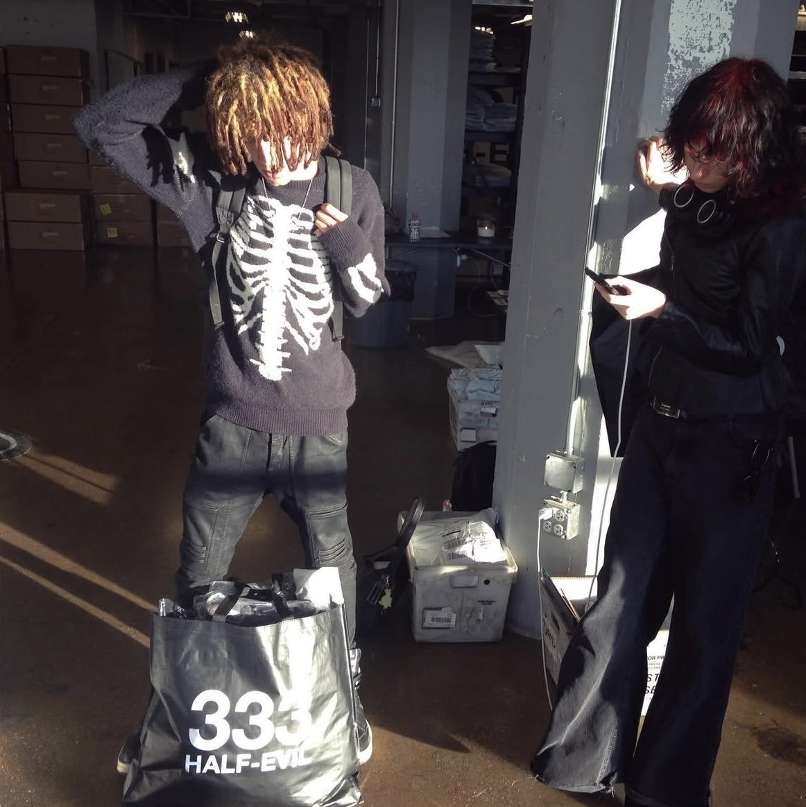 JR Updates tweet media