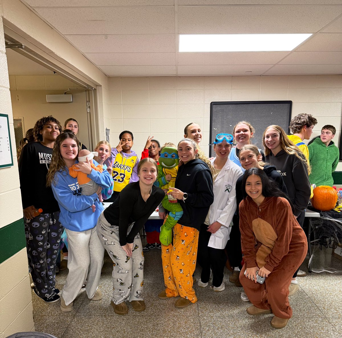 Greet and Treat with the best crew!💚🏀💚 <a href="/scsmustangs/">Mustang Athletics</a>