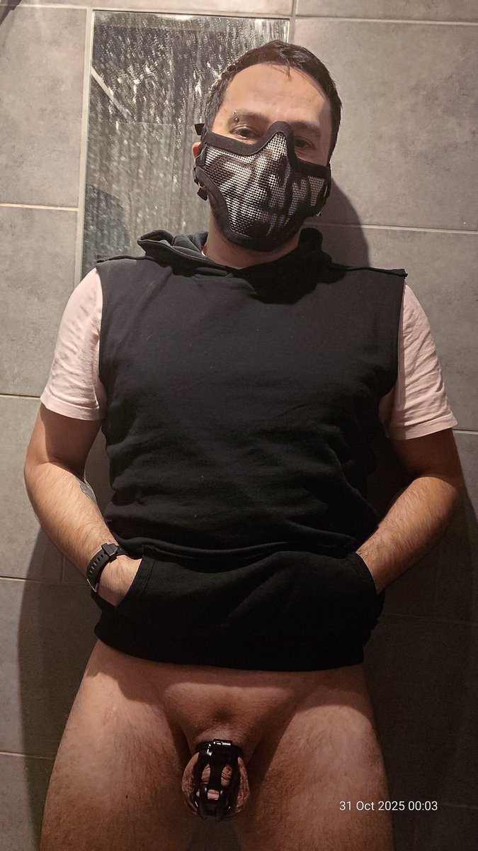 BBRiddler84's tweet photo. Did someone say mask? #Locktober 

(Ignore the dirty mirror) https://t.co/g1FUj8YwMS