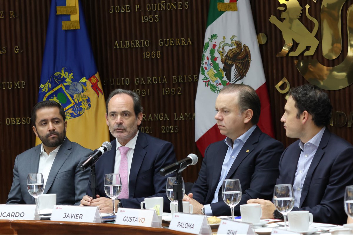 PresidenteCCGdl's tweet photo. Llevamos a cabo nuestra sesión del Consejo Directivo, un espacio de diálogo y colaboración entre el sector empresarial y el Gobierno para impulsar soluciones efectivas que fortalezcan el desarrollo conjunto. https://t.co/3dTfJN4TLh