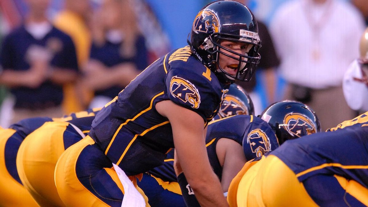 coachmacarney's tweet image. HUGE day in Kent, OH‼️Thankful for all the love and support. #jobsnotdone 
Day #17 of tweeting a pic of @Edelman11 until he comes back to see the boys and signs the tradition wall @KentStFootball ⚡️🐿️