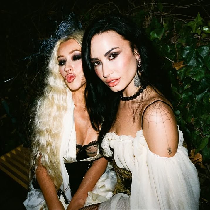 poptime's tweet image. Demi Lovato e Christina Aguilera em nova foto 💫