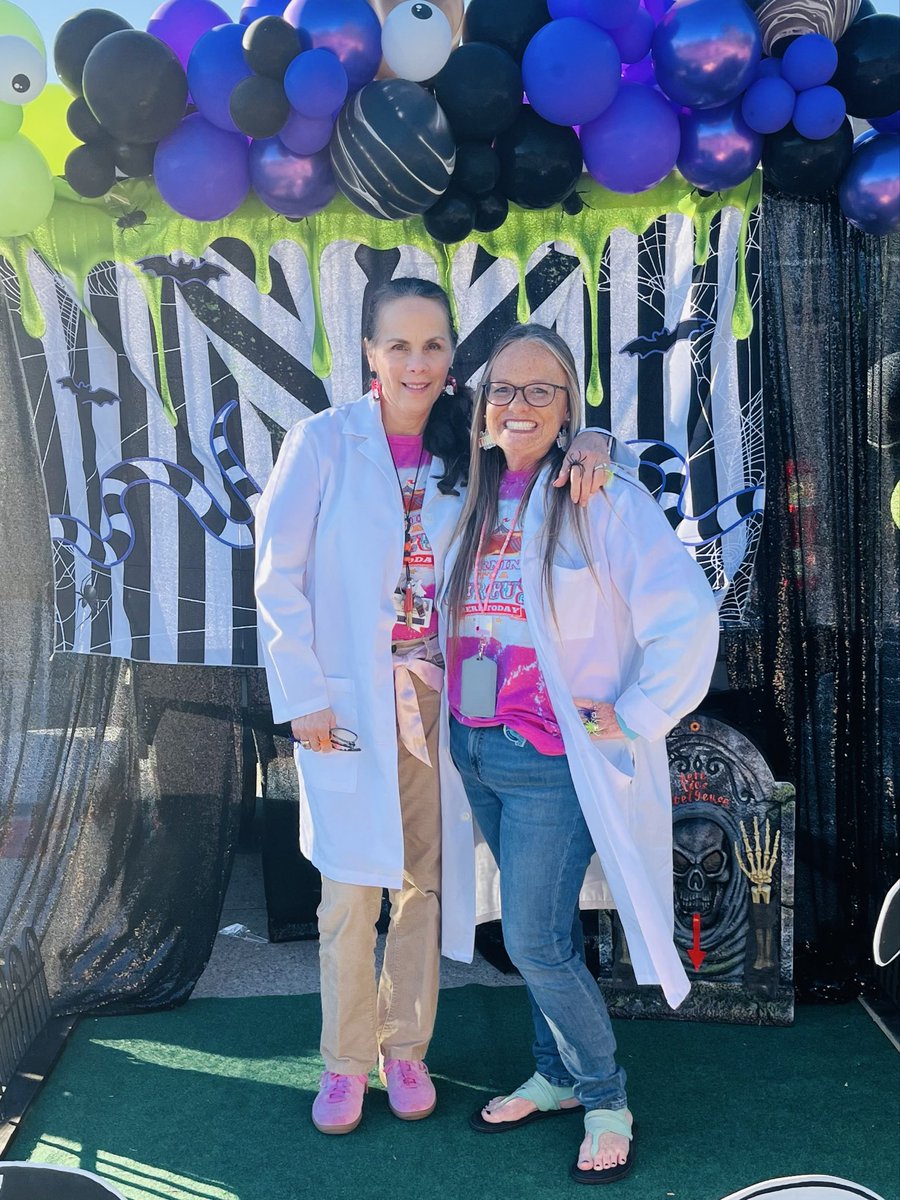 itsMoDrake's tweet image. We had a blast 💥 at 🧪 #SpookyScience night @CCISD @LjMarlins #TrunkOrTreats 🥼🧪👩🏼🔬