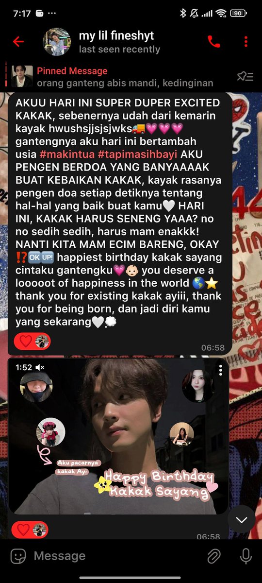 pagi-pagi udah senyum-senyum kaya orang gila di pinggir jogging track, untung ga begitu rame. pelaku yang bikin senyum-senyum: