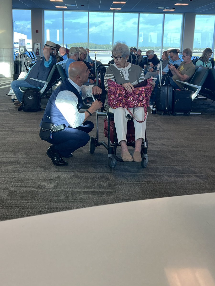 carletica's tweet photo. It takes a little bit of time and patience and effort and care to make it a remarkable experience flying with United Airlines!RSW Team does it with passion❤️✈️@MikeSpagnuoloUA @Westcoastmike1 @united @ordgirl87 @AOSafetyUAL @JackieKey https://t.co/rorh9zlgqe