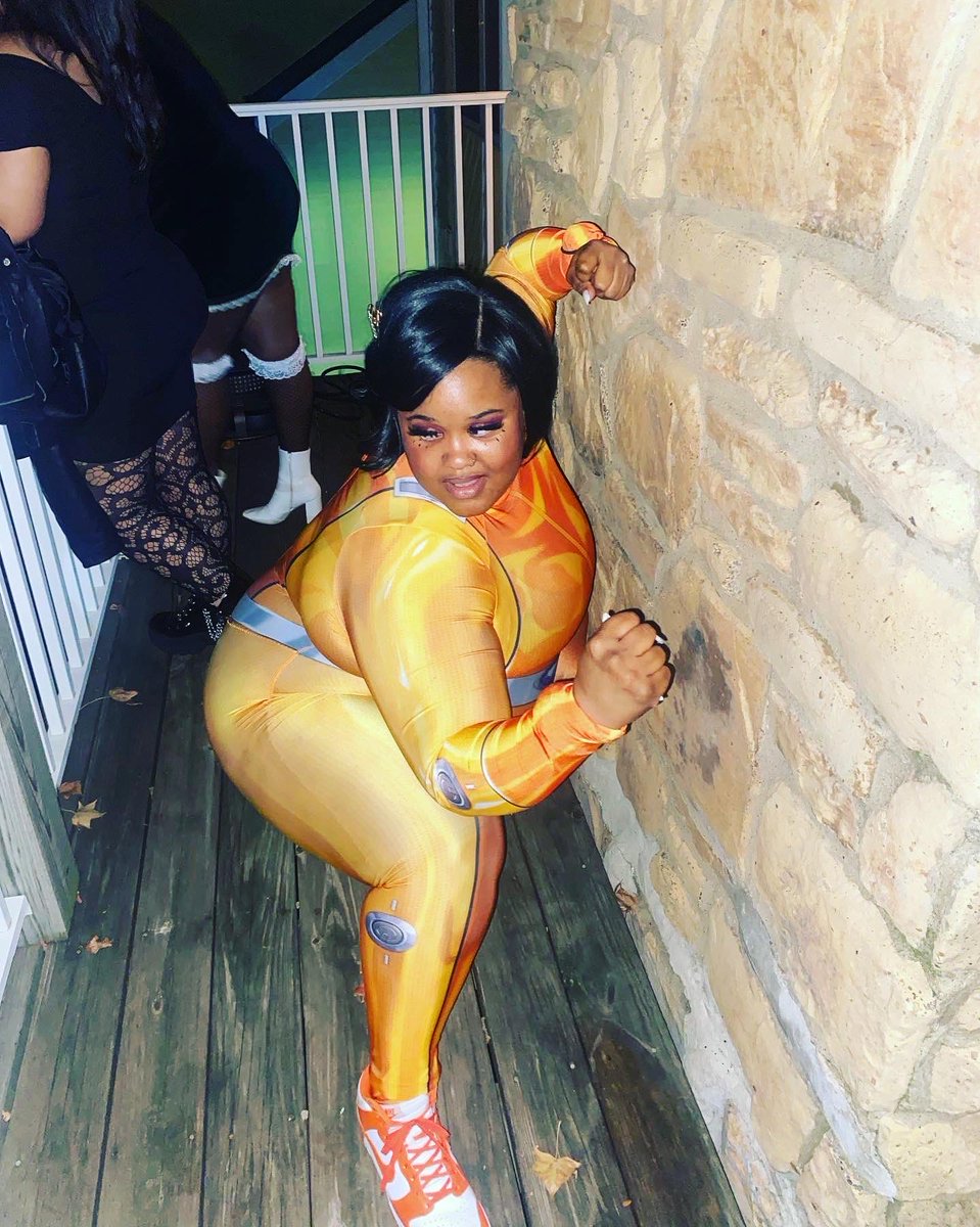 ladyadera's tweet photo. Show your favorite costume. These are mine . https://t.co/zdYq5EGJfE