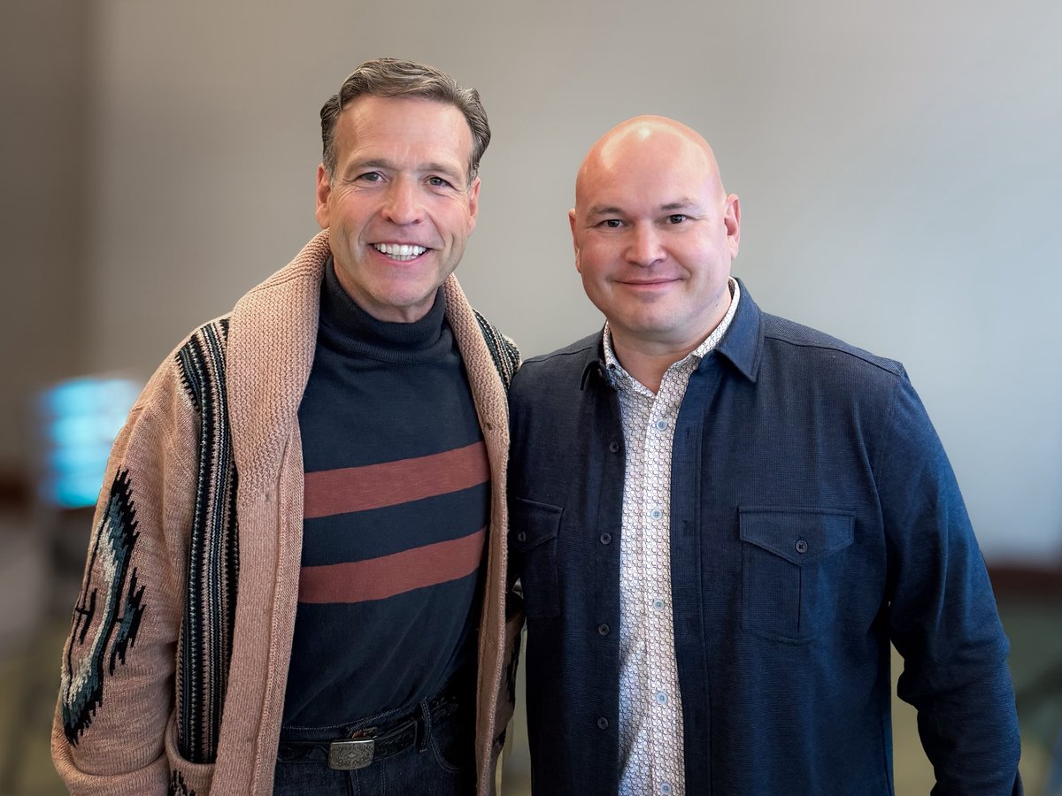 STEPHENCUTCHINS's tweet photo. Sitting among world-class coaches and entrepreneurs at the Coach Builder Summit, soaking up wisdom from @donaldmiller and his team. Clarity. Story. Strategy. https://t.co/HPX7j3yWdn