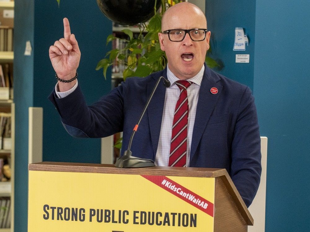 calgaryherald's tweet image. UCP reverses stance, will restart public reporting of Alberta class sizes #abed #ableg #abpoli calgaryherald.com/news/ucp-rever…