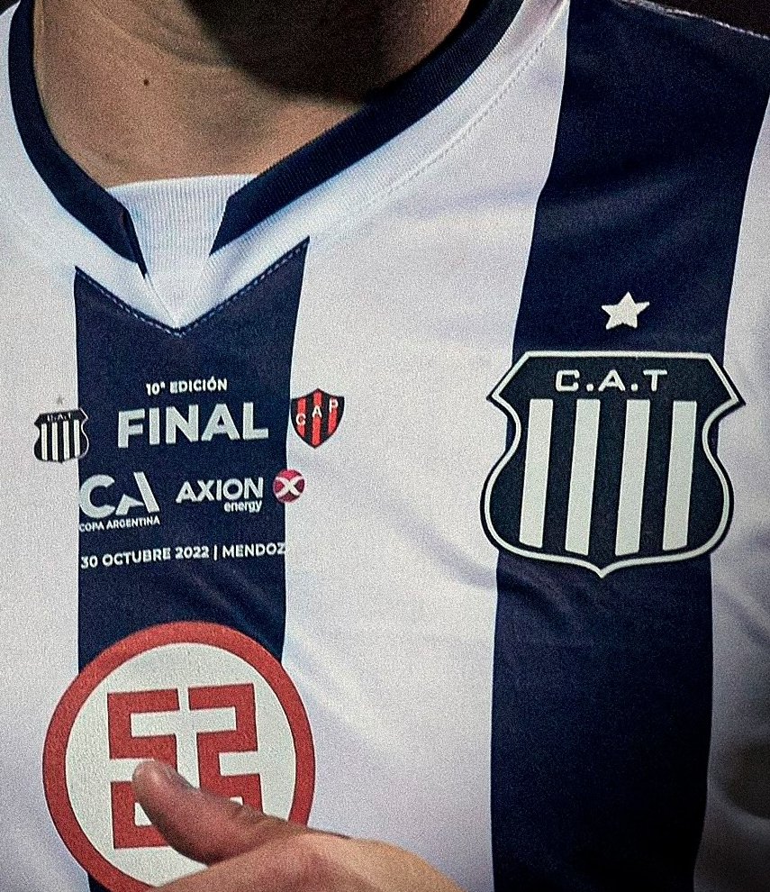 Duele. Y va a doler siempre que lo recordemos.

Ese día estaba todo dado, pero el fútbol tiene mil vueltas. Y la moneda cae, a veces a favor y a veces en contra.

Esa noche fué de revés y lastimó feo, pero el amor es más fuerte y #Talleres se levantó, peleó y siguió conquistando.