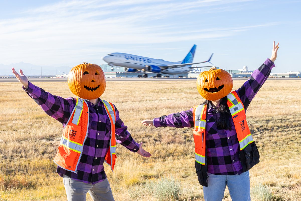 Pumpkin spice and everything flights. 🎃🛫 
Happy Halloween!