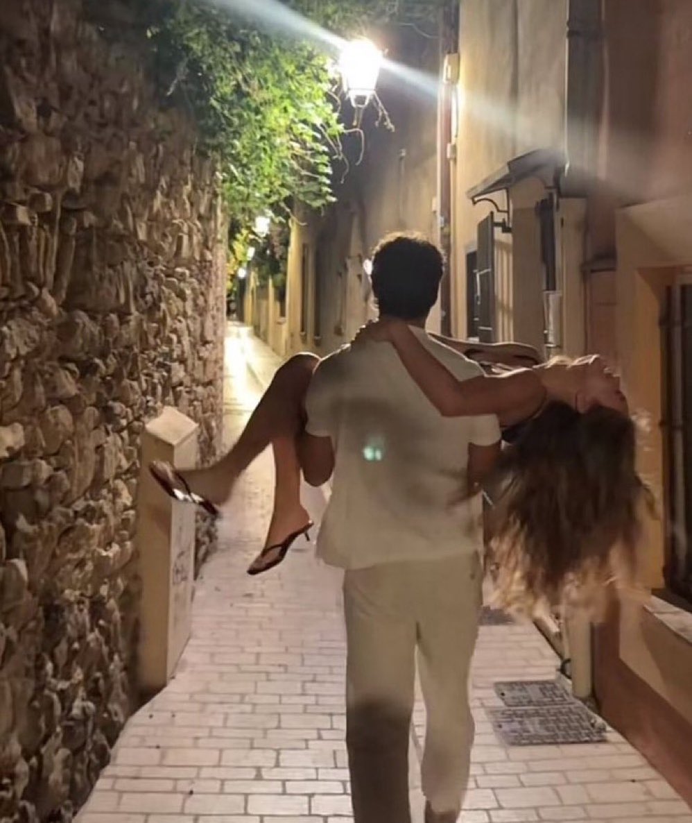 redlightfairy's tweet image. 