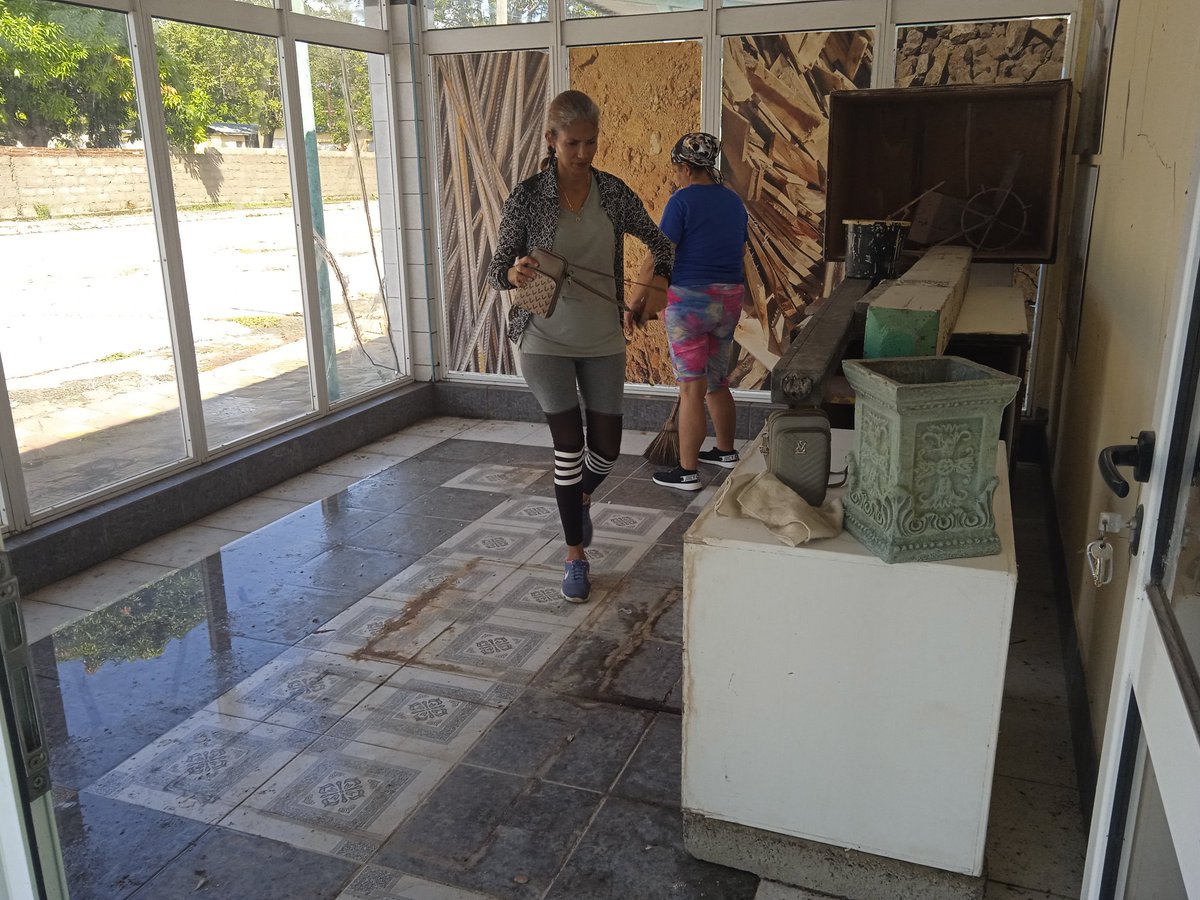 ComercialEsta's tweet image. La #ESTA ya se encuentra en fase recuperativa, limpiando y embelleciendo nuestra empresa lista para su vida cotidiana, siempre activa y combativa @DirGenESTALTU, @capitalh1909, @DirEcoFinESTALT, @LtEsta98179, @ecuadroestaltu,@LorenzoOsbel, @WilsonRamrezPe3