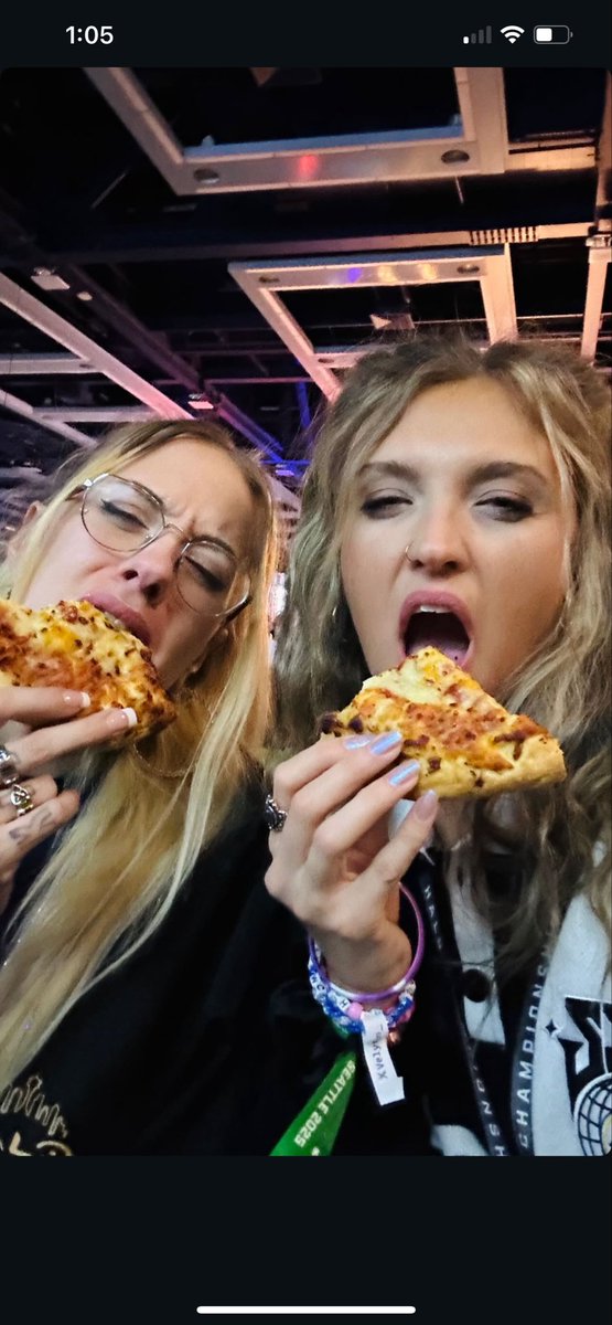 Live now w/ <a href="/Sarvanah92/">Sarvanah</a> raising money for <a href="/GamersOutreach/">Gamers Outreach</a> !!! Come hang! 
Twitch.tv/lasinity 
Twitch.tv/Sarvanah 

$500 goal!!! :) lets get it