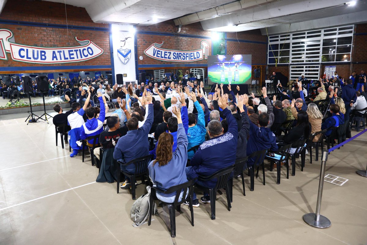 Velez's tweet photo. 🔵 Se aprobó por unanimidad la Memoria y Balance correspondiente al Ejercicio 115, que comprende del 1ro. de julio de 2024 al 30 de junio de 2025. https://t.co/83AN8wr0Ov